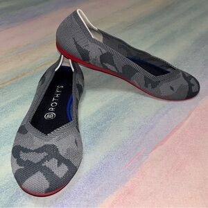 Rothy's The Flat Camo Women's Slip On Ballet Flat Shoes Red Sole Gray Size 8.5